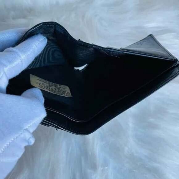 Authentic Vintage Gucci Leather Bifold Wallet - Picture 12 of 13